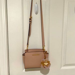 Michael kors cute tiny crossbody bag
